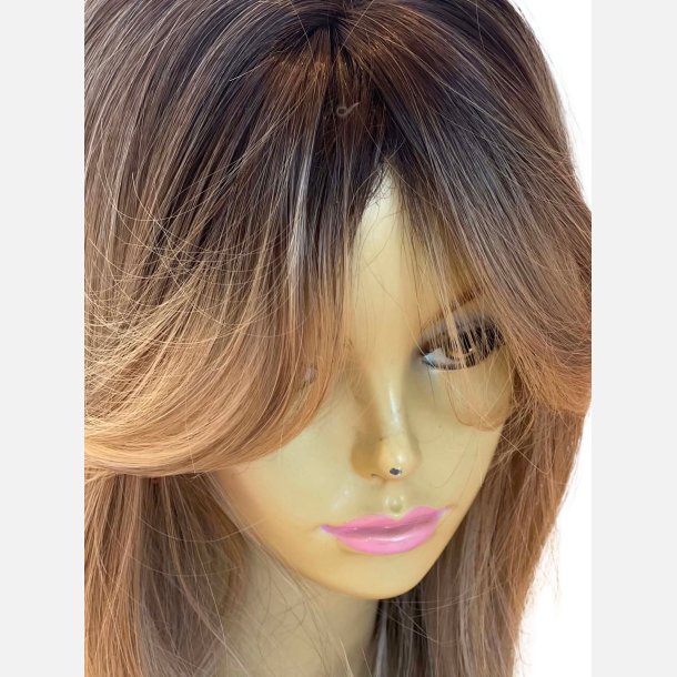 Paryk. Lang og glat med etageklip i blond ombremix. L�ngde: 60cm