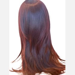 Paryk. Lang og flot i r�d med fin klip. L�ngde: 60cm