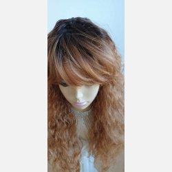 Paryk. Super flot lang spansk kr�l med pandeh�r. varmeresistent. L�ngde 67,5 cm