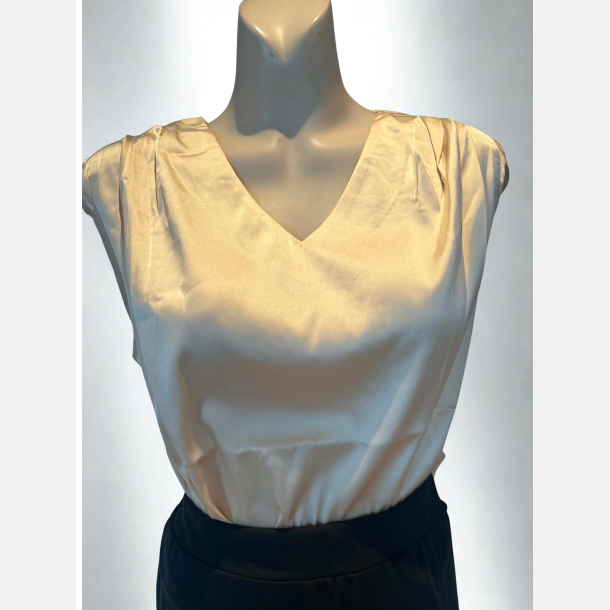 Top. Bl�d satin med v hals. Creme