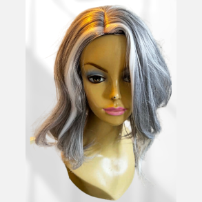 Paryk. Kort fest paryk i s�lvgr� mix. One size