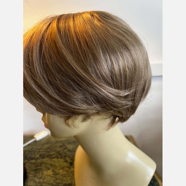 Paryk. Kort i blond mix one size. 