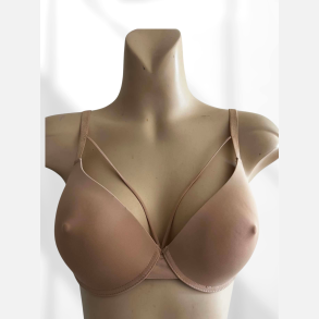 BH. Nude med indbygget vorte der kan ses igennem t�jet. 85C