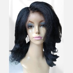Paryk. Flot mellemlang med store kr�ller og godt fylde i sort farve 1. Lace front der klippes til. Heatresistent