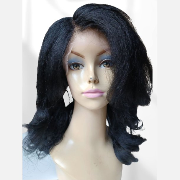 Paryk. Flot mellemlang med store kr�ller og godt fylde i sort farve 1. Lace front der klippes til. Heatresistent