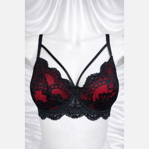 BH. Sort  og r�d med blonde. 