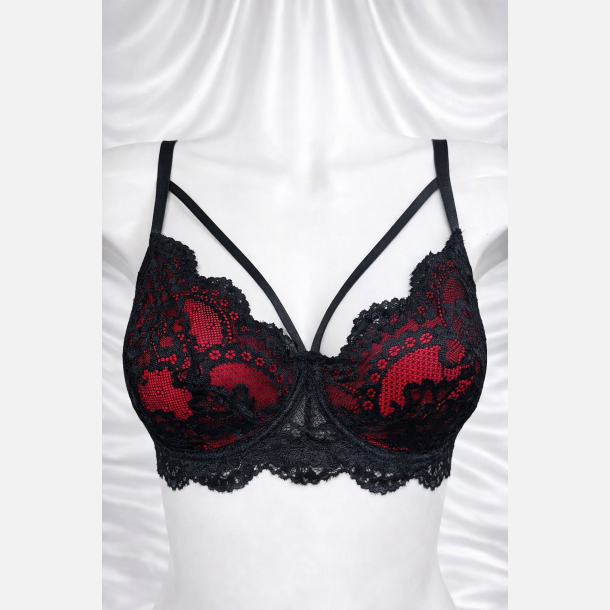 BH. Sort  og r�d med blonde. 