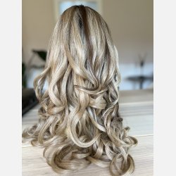 Paryk. Flot lang i blond mix med lacefront. 