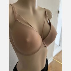 BH. Nude med indbygget vorte der kan ses igennem t�jet. 85C