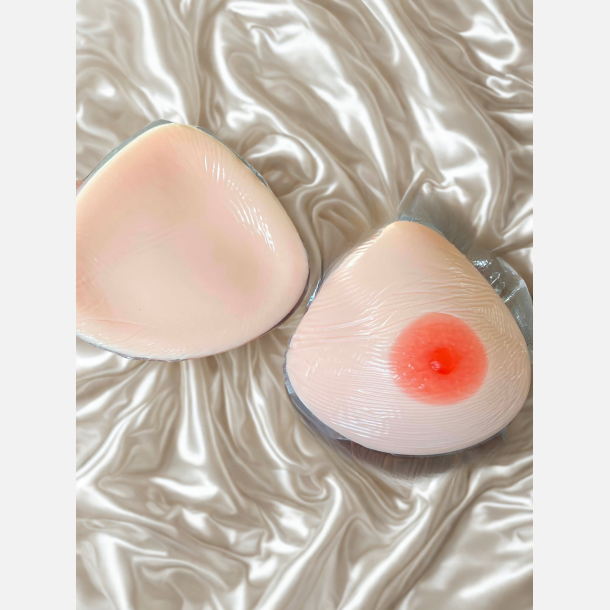 Brystproteser. Bl�de og l�kre trekantede i silicone. S�lges som et par!