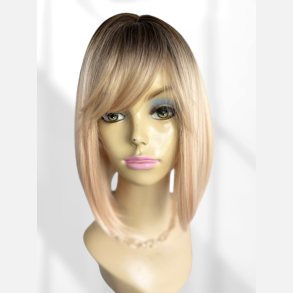 Paryk. Kort page med pandeh�r i blond ombremix. One size. Varmeresistent 