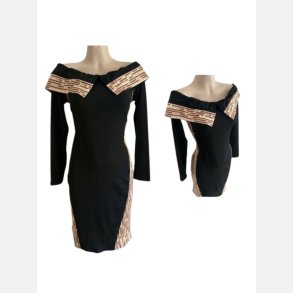 Kjole i sort off shoulder med palietprint. Str. Large/Xlarge der str�kker sig! Taljem�l 80 - 100 cm
