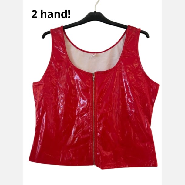 Top i r�d str�klak med lynl�s foran. Brystm�l: 100 -120 cm