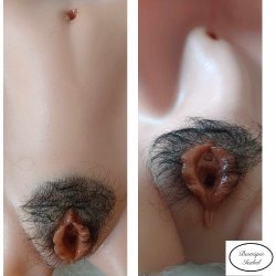Vagina. Super flot i realistisk look a like hvor du kan tisse, med korte ben og ekstra meget fylde p� numsen!. bestillingsvare