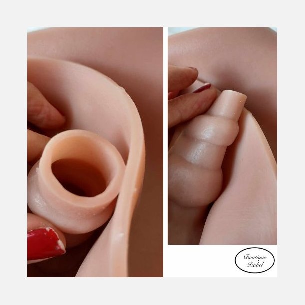 Vagina. Super flot i realistisk look a like hvor du kan tisse, med korte ben og ekstra meget fylde p� numsen!. bestillingsvare