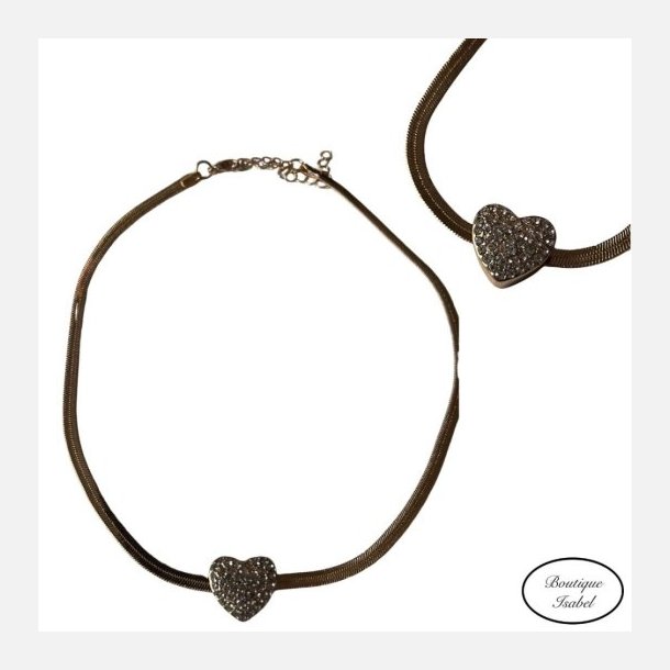 Halsk�de i guld med hjerte fyldt med similisten. Super fin med en l�ngde op til 45 cm